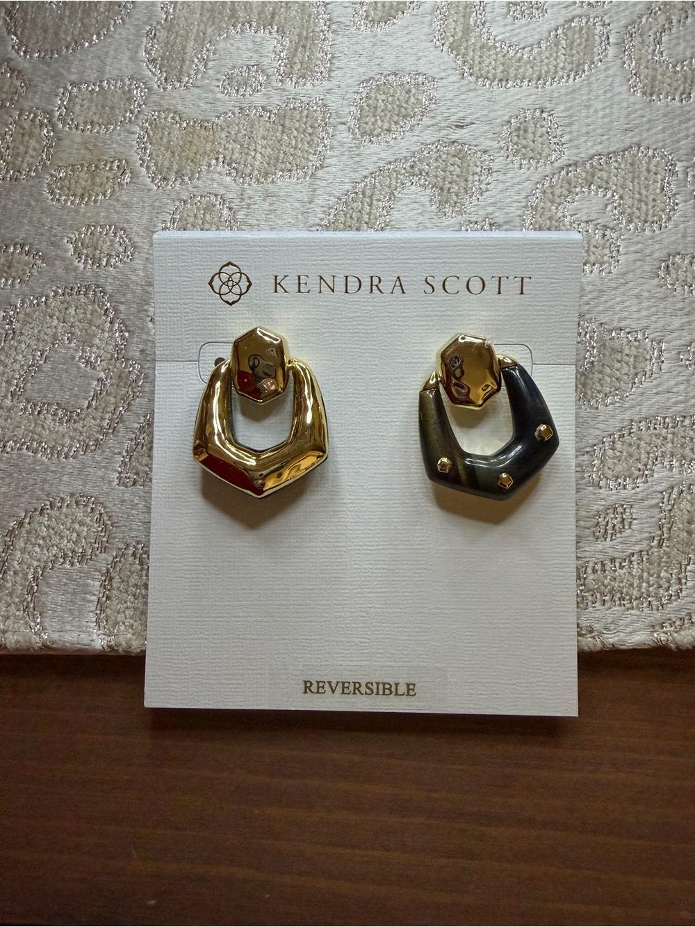 NWT Kendra Scott Embry Reversible earrings